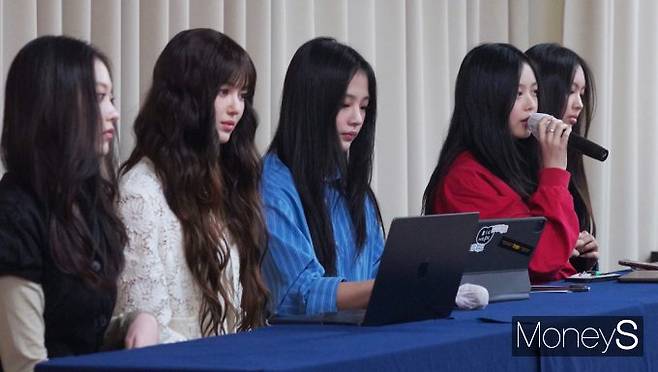 ▲ 입장 전하는 뉴진스 하니