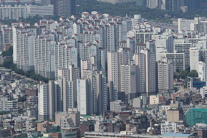 28일 한국부동산원이 발표한 '11월 넷째주 전국 주간 아파트 가격 동향'에 따르면, 지난 25일 기준 전국 아파트 매매가격은 전주 대비 0.02% 하락했다. ⓒ연합뉴스