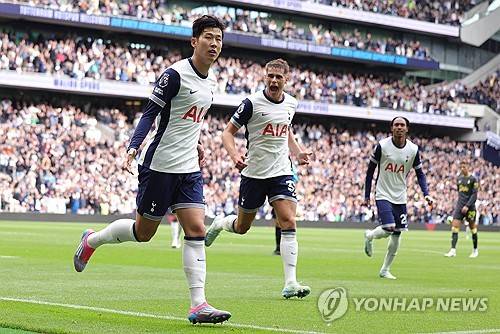 토트넘 팬 매체 '스퍼스웹'이 토트넘이 손흥민과 새로운 다년 계약을 위해 협상을 시작할 가능성이 높다면서 1년 연장 옵션 발동이 추가 재계약까지 시간을 벌기 위한 전략일 것이라고 분석했다. 연합뉴스