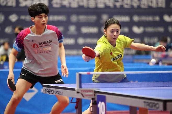 오빠 박철우(왼쪽)와 혼합복식에 출전한 박가현 [박경수 감독 제공. 재판매 및 DB 금지]