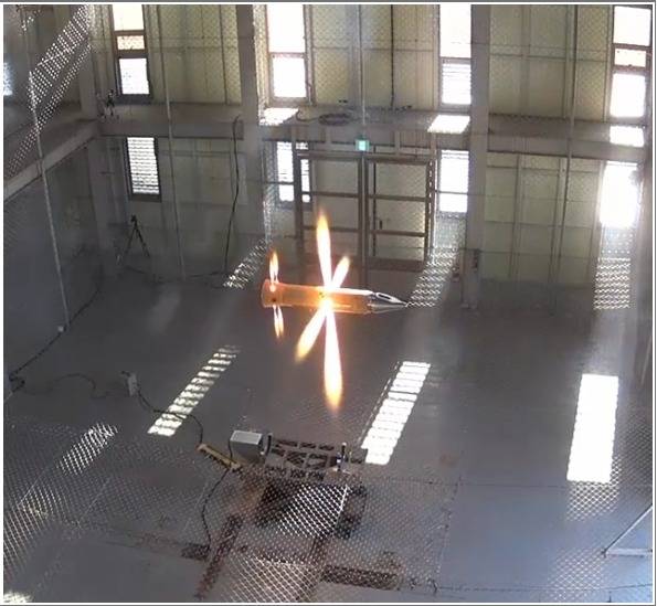 높은 고도에서 탄도탄을 직접 요격하는 직격요격체의 자유로운 위치변환 및 방향조정 능력을 지상에서 검증하는 직격요격체 지상부유시험.(국방부 제공)