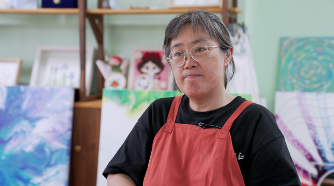 젊은 시절 애니메이션 작가였던 이정하(현 정신장애와 인권 파도손 대표) 씨는 24년 전 정신병 진단을 받고 처음 병원에 강제 입원했다. 그는 그곳에서 겪었던 강박의 고통스러운 기억이 깊은 트라우마를 남겼다고 전했다