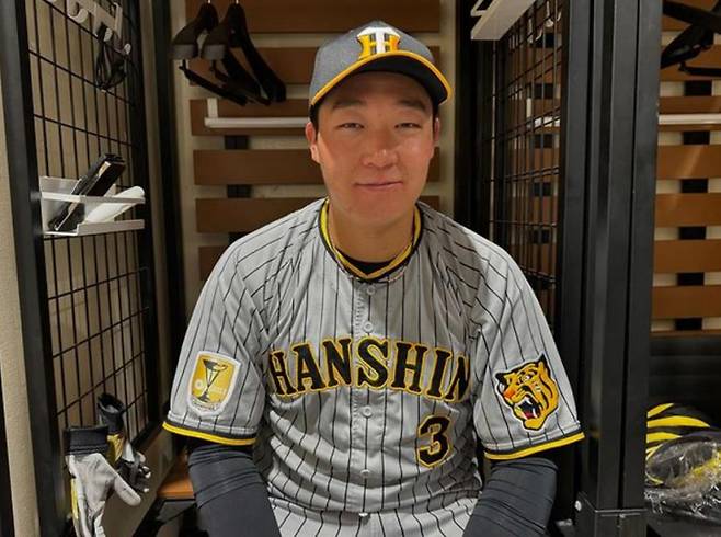 올 시즌을 마친 뒤 국내 FA 권리를 행사한 일본 프로야구(NPB) 한신 간판스타 오야마 유스케. 오야마는 NPB 명문 요미우리의 강력한 러브콜을 받았지만 한신 잔류를 선택했다. 한신 구단 SNS 캡처