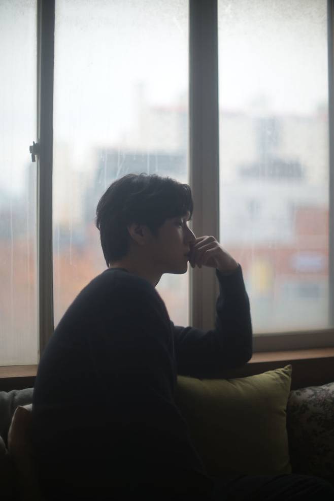 [서울=뉴시스]  더블 싱글 앨범 '그리움에게...' 앨범 커버. (사진=씨엘엔컴퍼니 제공) 2024.11.29. photo@newsis.com  *재판매 및 DB 금지