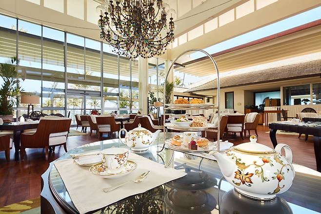 더 베란다의 로얄 애프터눈 티. 사진제공|팜투어