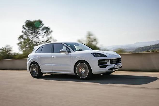 포르쉐 신형 카이엔 터보 E 하이브리드