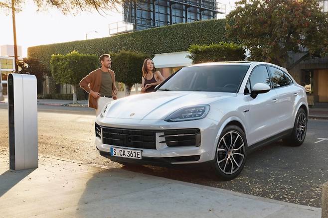 포르쉐 신형 카이엔 터보 E 하이브리드