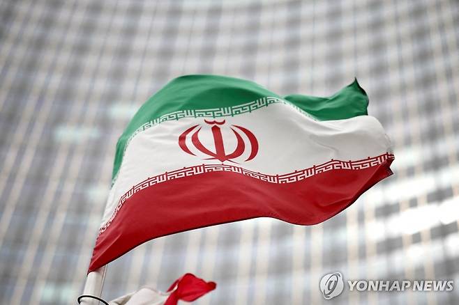 IAEA 건물 앞 이란 국기 (빈 로이터=연합뉴스) 2021년 5월 24일 국제원자력기구(IAEA)가 있는 빈의 유엔 청사 앞에서 이란 국기가 나부끼고 있다. (REUTERS/Lisi Niesner/File Photo) [자료사진. 재판매 및 DB금지] 2024.11.29.
