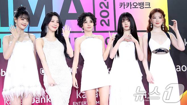 (여자)아이들 민니(왼쪽부터)와 미연, 소연, 우기, 슈화가 30일 오후 인천 중구 운서동 인스파이어 아레나에서 열린 '제16회 멜론뮤직어워즈(MMA)' 레드카펫 행사에 참석해 포즈를 취하고 있다. 2024.11.30/뉴스1 ⓒ News1 권현진 기자