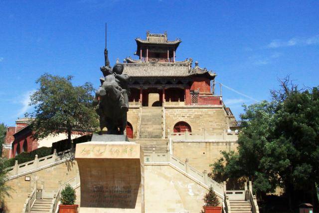 미즈 이자성행궁의 조각상.ⓒ최종명