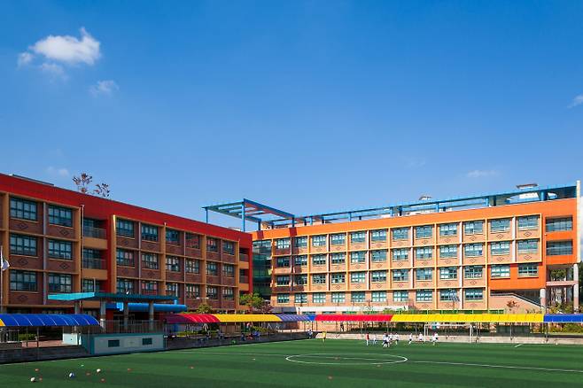 초등학교 3학년 학생의 어머니가 교실에 침입해 남학생에게 에어파스를 뿌린 사건이 보도됐다. 사진은 기사 내용과 무관하다. /사진=이미지투데이