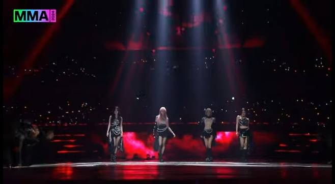 축하 공연하는 에스파. 사진ㅣ멜론뮤직어워드 캡처