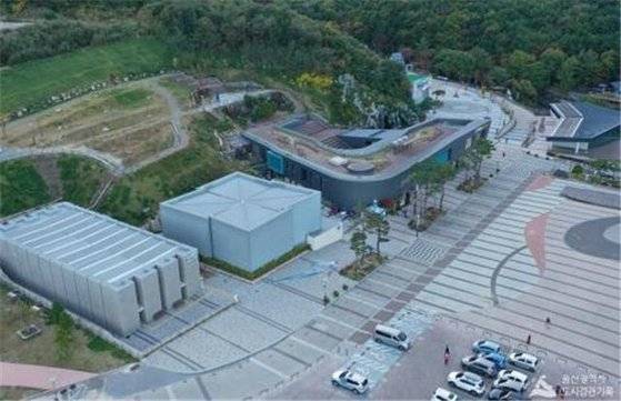 영남알프스 신불산에 위치한 영남알프스 복합 웰컴센터. 사진 울산 울주군