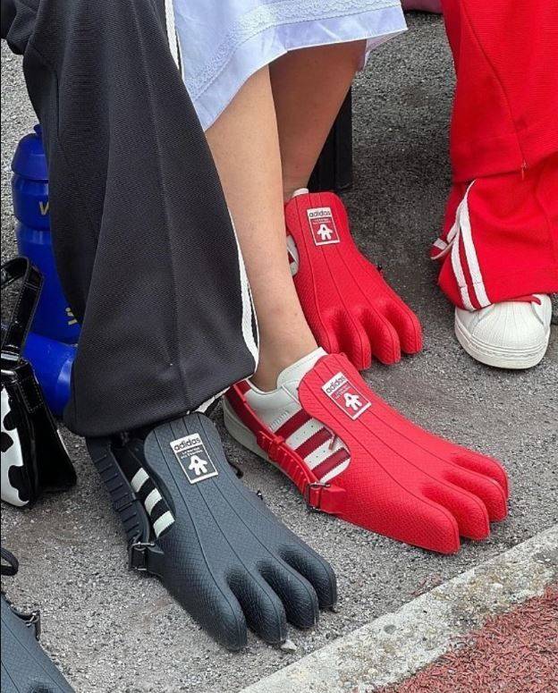 아디다스와 아바바브가 협업해 만든 신발 '슈퍼핑거 슈퍼스타 슈즈' / 사진=아디다스