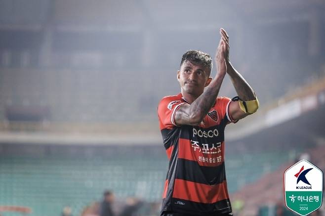 포항 스틸러스 51년 역사 최초의 외국인 주장 완델손. 사진=한국프로축구연맹