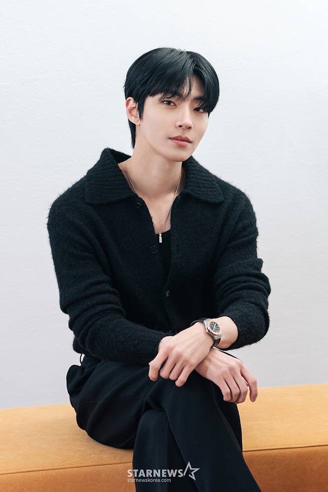 JTBC 수요드라마 '조립식 가족'의 배우 황인엽이 28일 진행된 라운드 인터뷰를 위해 포즈를 취하고 있다. /사진제공=케이엔스튜디오 2024.11.28 /사진=이동훈 photoguy@