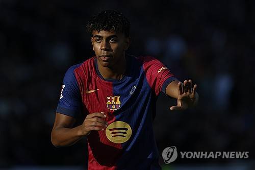 발데가 30일(한국시간) 스페인 바르셀로나에 있는 에스타디 올림픽 루이스 콤파니스에서 열린 바르셀로나와 라스팔마스와의 2024-2025시즌 라리가 15라운드 홈 경기에서 왼쪽 수비수로 선발 출장했다.&nbsp;  발데는 전반 25분경, 상대 산드로 라미레즈와 볼을 다투던 과정에서 쓰러졌다. 그는 상대 어깨에 목이 눌리면서 기침을 했다.&nbsp;발데는&nbsp;피를 토했고 빠르게 의무팀과 들것이 들어왔다. 그는 들것에 실려 나가 제라르드 마르틴과 교체됐다.&nbsp;연합뉴스