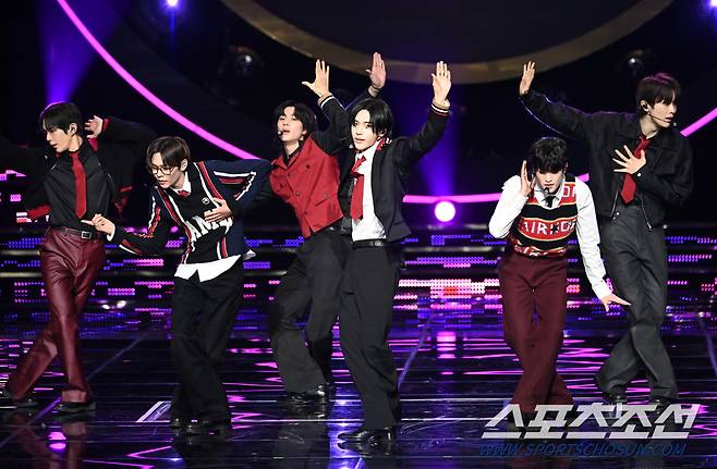 제45회 청룡영화상 시상식이 29일 여의도 KBS홀에서 열렸다. 라이즈가 멋진 무대를 선보이고 있다. 허상욱 기자wook@sportschosun.com/2024.11.29/