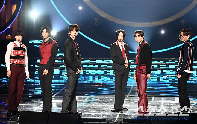 제45회 청룡영화상 시상식이 29일 여의도 KBS홀에서 열렸다. 라이즈가 멋진 무대를 선보이고 있다. 허상욱 기자wook@sportschosun.com/2024.11.29/