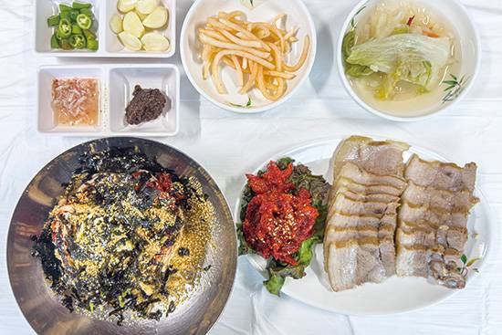 온천 후에 먹는 막국수 한그릇과 수육은 그 어떤 음식보다 맛있다.