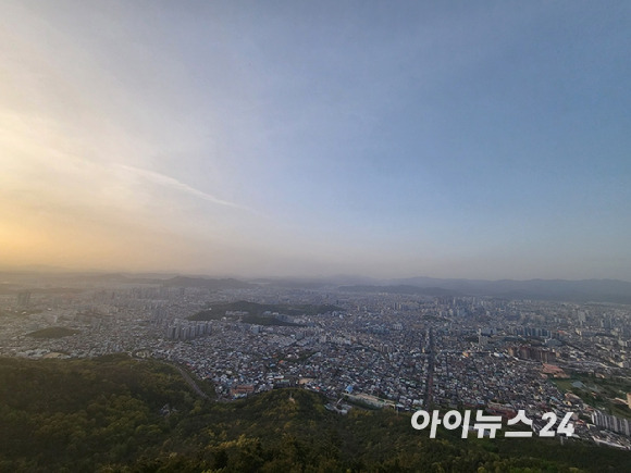 대구광역시 남구 앞산 전망대에서 바라본 대구 시내 전경 [사진=이수현 기자]