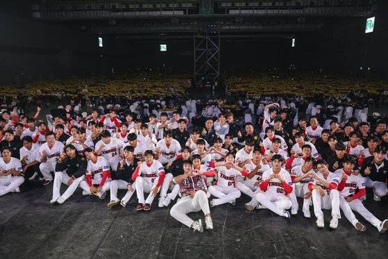 카퍼레이드가 끝난 뒤 김대중컨벤션센터에서 열린 KIA의 팬 페스티벌. [사진 KIA 타이거즈]