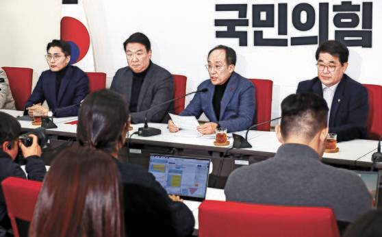 추경호 국민의힘 원내대표가 1일 서울 여의도 국회에서 2025년도 예산안 등 현안 관련 기자간담회를 하고 있다. 뉴스1