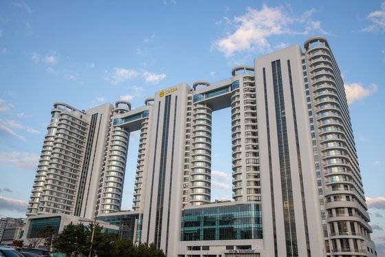 올 6월 대포항에 개장한 카시아 속초. 모든 객실이 바다 전망을 자랑한다.