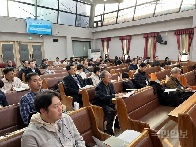 미래교회포럼이 2일 충남 천안시 서북구 백석동 하나교회에서 연 제18차 전국포럼에서 참석자들이 강연을 듣고 있다.