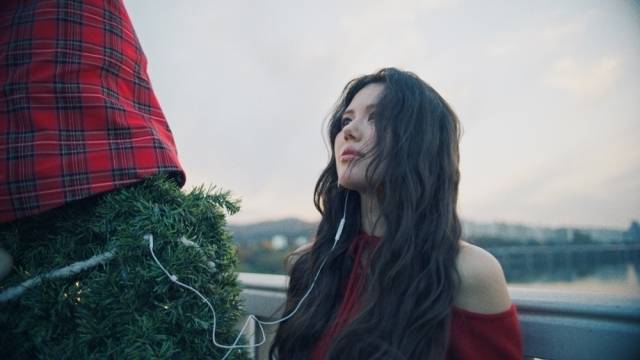 '퍼스트 디셈버 위드 유' 티저 이미지/엠플리파이