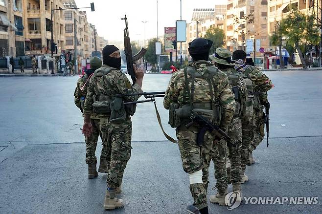 내전 전 시리아 최대 도시이던 알레포를 장악한 시리아 반군 [AFP 연합뉴스. 재판매 및 DB 금지]