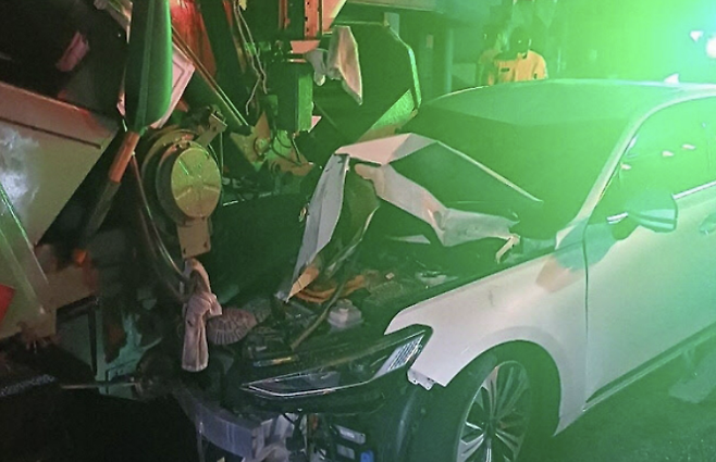 충남 천안에서 발생한 교통사고 현장 모습. 뉴시스(천안동남소방서 제공)