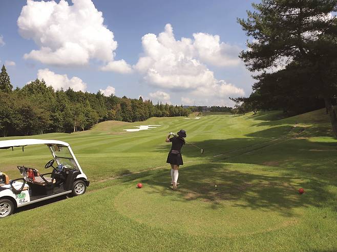 다카마츠에서 일본 소도시 골프투어의 진면목을 느낄 수 있다. 넓은 포용력을 지닌 다카가와 신고토나미GC&nbsp;