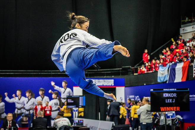 2024 세계태권도연맹(WT) 세계태권도품새선수권대회 공인품새 여자 30세 이하부(18~30세) 우승자 이주영. 사진=세계태권도연맹