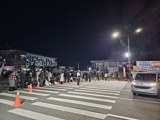 비상계엄 후 국회 앞