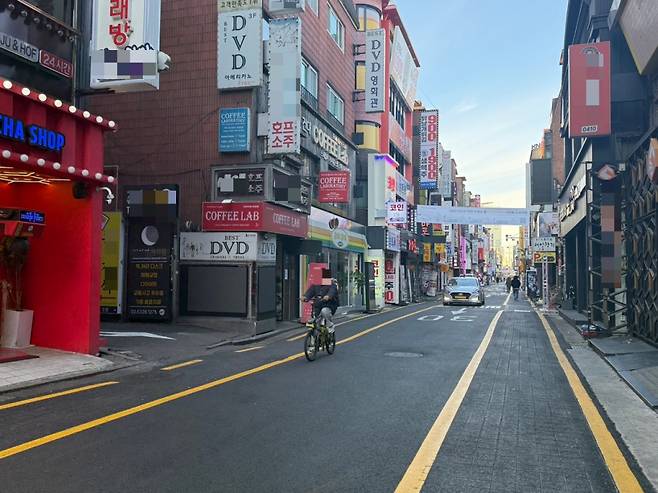 3일 오전 9시30분쯤 서울 광진구 건대입구역 인근 '건대 맛의 거리'. /사진=김선아 기자