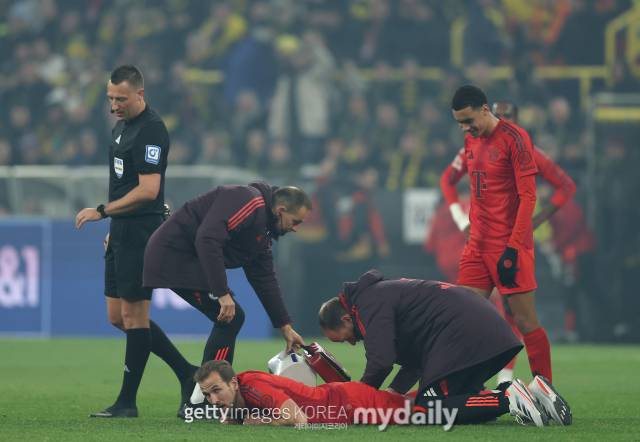 바이에른 뮌헨의 콤파니 감독은 2일 독일 매체 리가인사이더 등을 통해 "케인의 부상 복귀 시점은 말하기 어렵다. 하지만 올해 경기에 나설 가능성은 있다"고 전했다./게티이미지코리아