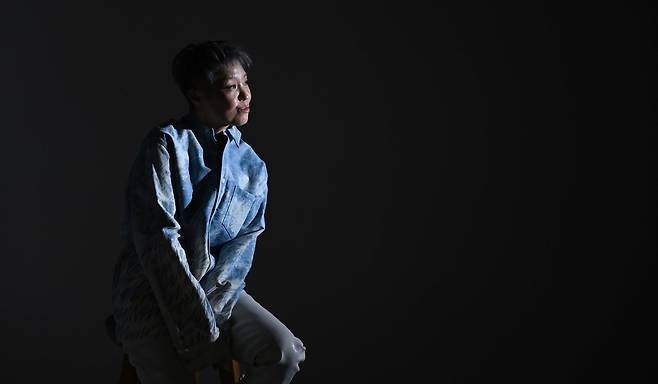 가수 이은미가 19일 오후 서울 용산구 헤럴드스퀘어 메인스튜디오에서 헤럴드경제-코리아헤럴드와 인터뷰를 하고 있다. 이상섭 기자