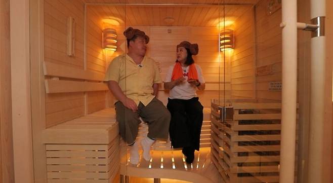 [서울=뉴시스] 윤정수(왼쪽), 김숙. (사진=MBC TV 예능물 '구해줘! 홈즈' 제공) 2024.12.04. photo@newsis.com *재판매 및 DB 금지