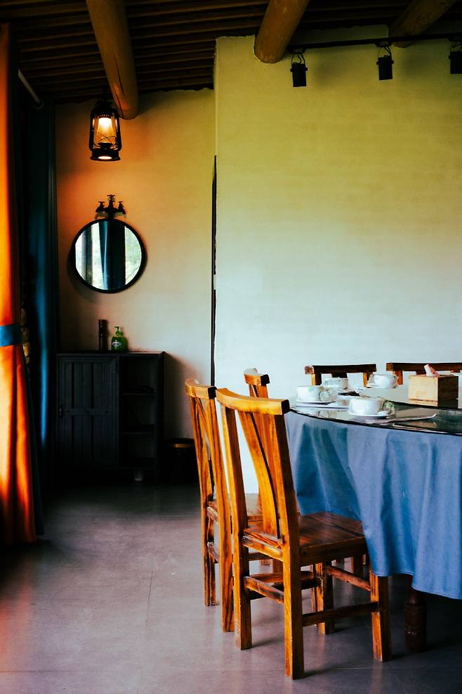 1 연꽃이 무성히 피었던 날, 무이산의 어느 로컬 식당의 풍경