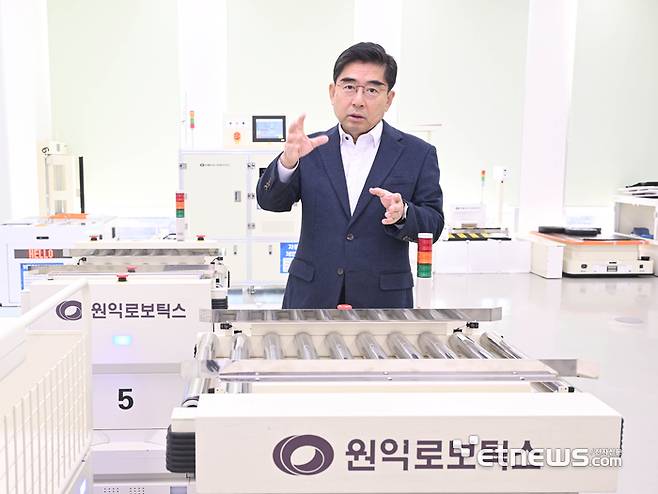 김학래 원익로보틱스 대표가 전자신문과 인터뷰하고 있다. 박지호기자 jihopress@etnews.com