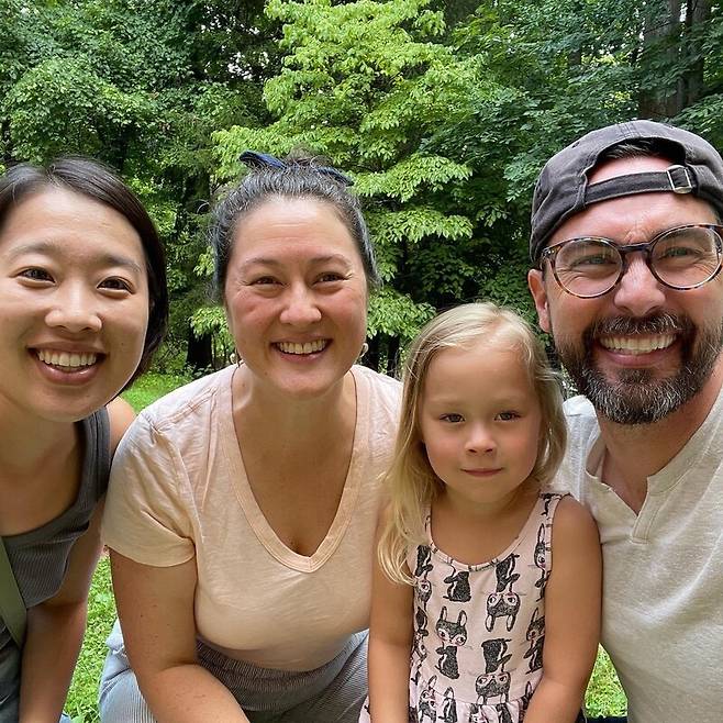 2023년 미국 메릴랜드주에서 만난 ‘코다’ 수경의 가족. 왼쪽부터 필자, 수경 이삭슨, 아름, 제프리. 이길보라 제공