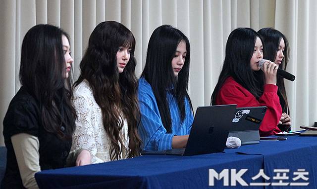 5일 어도어는 “당사는 지난 12월 3일 소속 아티스트 뉴진스와의 전속계약이 유효하게 존속한다는 점을 법적으로 명확히 확인 받고자 서울중앙지방법원에 전속계약유효확인의 소를 제기했다”고 밝혔다. / 사진 = 사진공동취재단