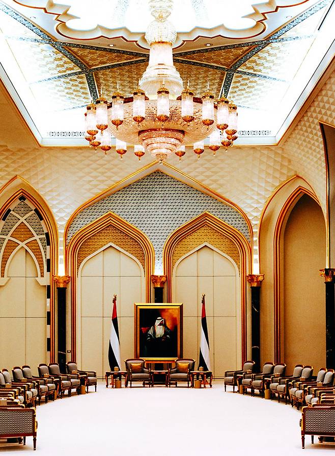 &nbsp;대통령 회의실마저 층고가 높고 화려하다 &nbsp;