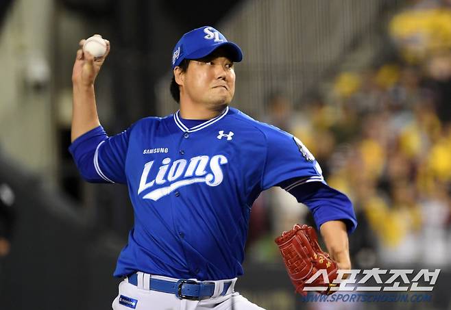 17일 잠실구장에서 열린 플레이오프 3차전 LG 트윈스와 삼성 라이온즈의 경기. 삼성 김태훈이 역투하고 있다. 잠실=박재만 기자 pjm@sportschosun.com/2024.10.17/