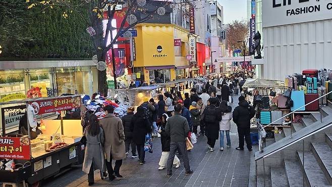 6일 오후 서울 명동거리가 관광객들로 북적이고 있다. 사진=노유정 기자