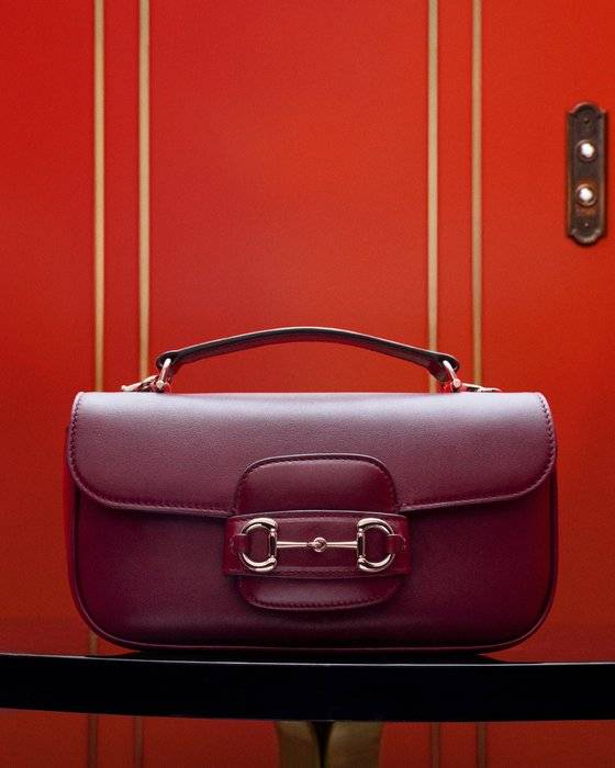 로소 앙코라 컬러의 홀스빗 1955 스몰 탑 핸드백.