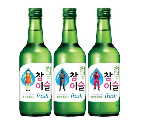 하이트진로는 오징어 게임2 출시를 기념해 9일부터 참이슬 오징어게임 에디션2를 출시하고, 오징어 게임 굿즈 4종을 선보인다. 사진 하이트진로