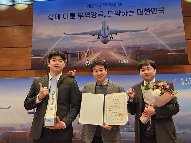 이창훈 아이케이푸드 대표(가운데)/사진제공=아이케이푸드