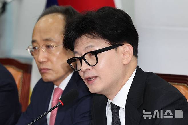 [서울=뉴시스] 권창회 기자 = 한동훈 국민의힘 대표가 5일 오전 서울 여의도 국회에서 열린 최고위원회의에서 발언하고 있다. 2024.12.05. kch0523@newsis.com